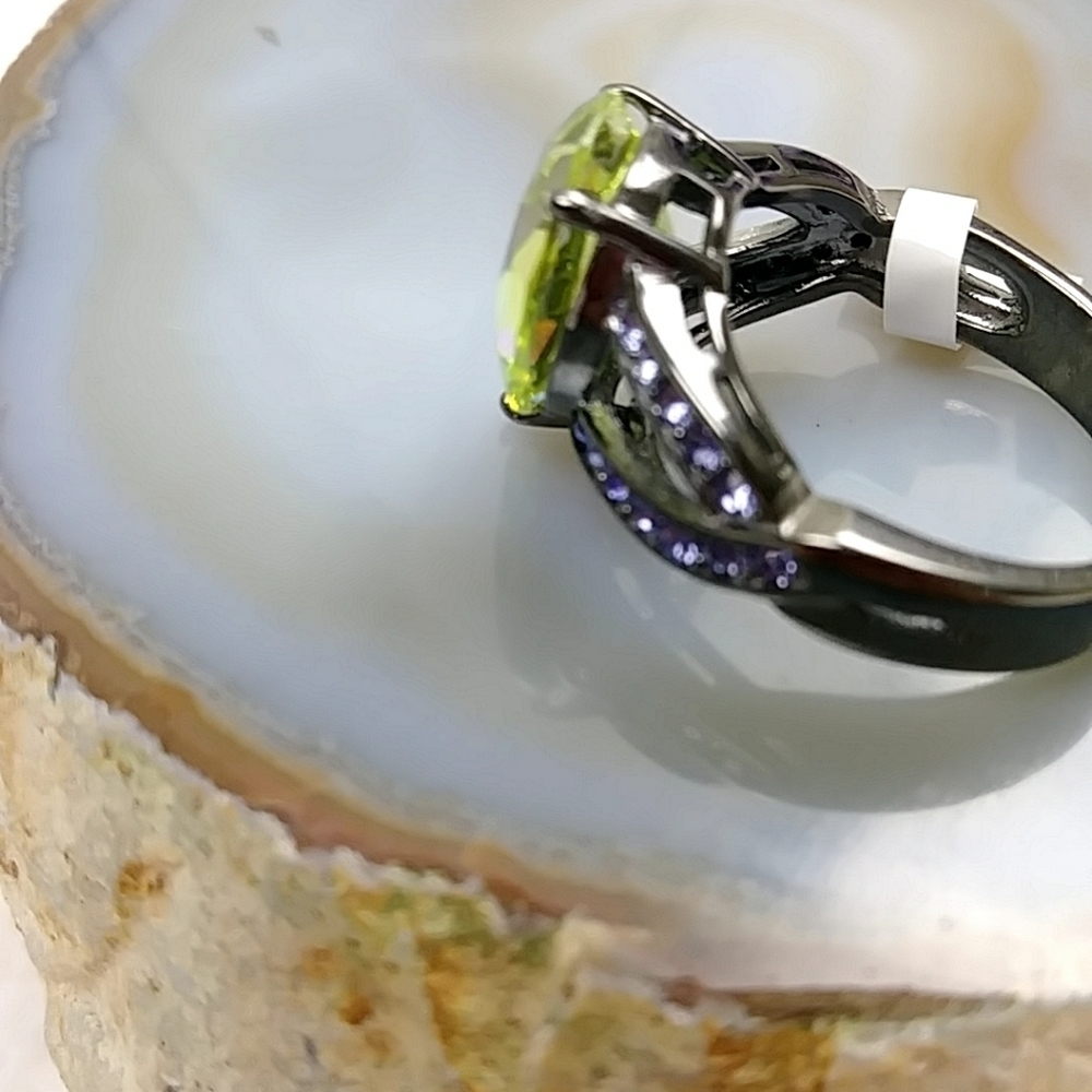 Gothic Cocktail Ring Nickel Free Teardrop Peridot Color Bold Rhinestone Shiny - Picture 15 of 15